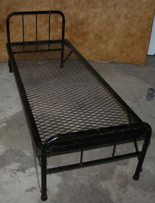 WOW A BLACK METAL VINTAGE FOLD UP ARMY BED - PERFECT TO PUT AWAY FOR A EXTRA BED
