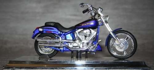 A FANTASTIC COLLECTABLE 2004 FXSTDSE CVO - MAISTO