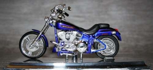 A FANTASTIC COLLECTABLE 2004 FXSTDSE CVO - MAISTO