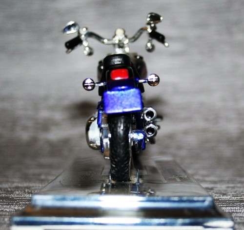 A FANTASTIC COLLECTABLE 2004 FXSTDSE CVO - MAISTO
