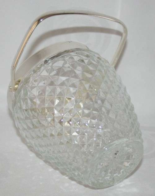 Vintage Cut glass  ice bucket The ice bucket are made of lead crystal