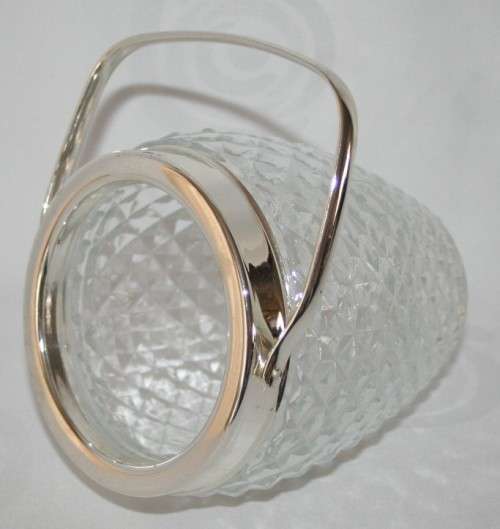 Vintage Cut glass  ice bucket The ice bucket are made of lead crystal