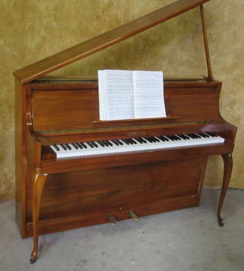 WOW WOW!!! A EXQUISITE 1958 RIPPEN PIANO IN  CONDITION ON ORIGINAL CASTERS - READY TO PLAY!!!