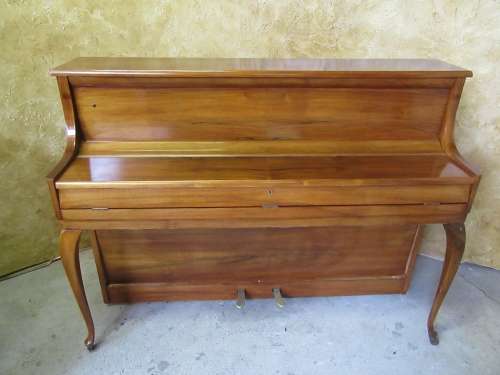 WOW WOW!!! A EXQUISITE 1958 RIPPEN PIANO IN  CONDITION ON ORIGINAL CASTERS - READY TO PLAY!!!