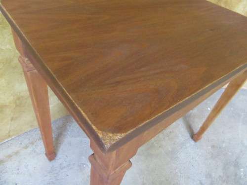 A FANTASTIC WOODEN PIANO CHAIR WITH STUNNING REGENCY STYLE LEGS