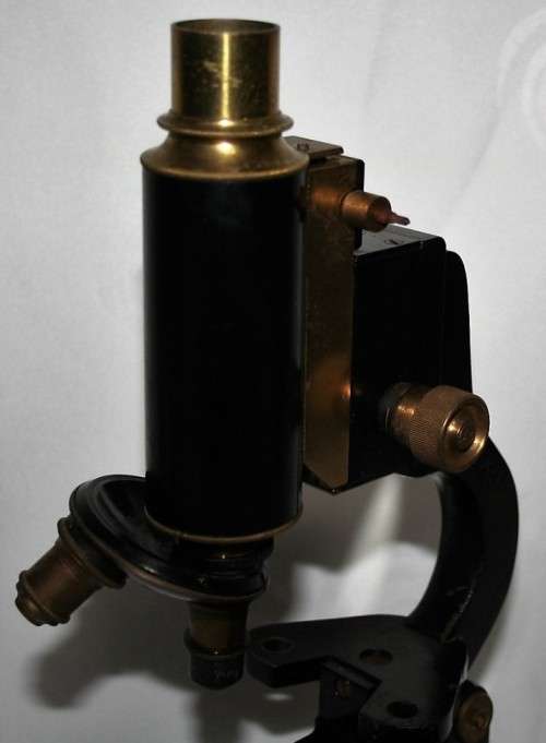 Vintage Microscope  Really nice vintage condition... Stunning Vintage Decor!!!