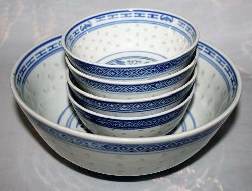 Five Vintage Blue Rice Grain Rice Bowls 1 Serving bowl, they are in excellent shape BID PER EACH