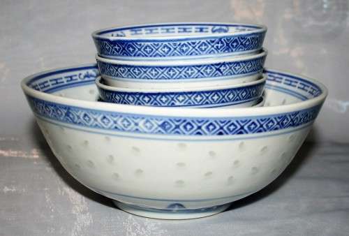 Five Vintage Blue Rice Grain Rice Bowls 1 Serving bowl, they are in excellent shape BID PER EACH