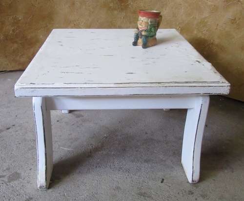 A CRISP WHITE SHABBY CHIC - COFFEE/OCCASIONAL TABLE - FOR THAT SPECIAL ROOM OR PATIO