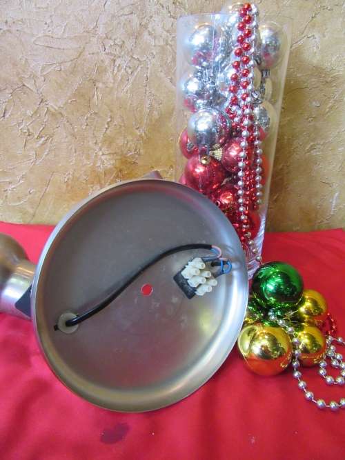 A METAL TWO SPOT LIGHT CEILING LIGHT -