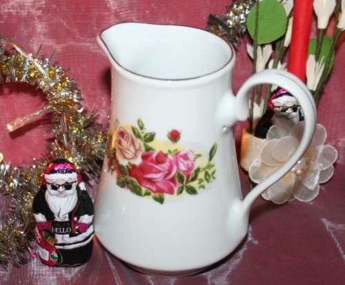 A SPECTACULAR MILK CREAMER WITH A STUNNING ROSE PATERN