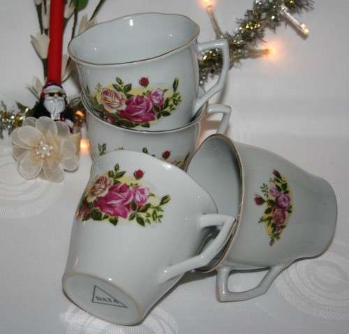 FOUR TWO SPECTACULAR Coffee MUGS WITH A STUNNING ROSE PATERN - BID PER EACH