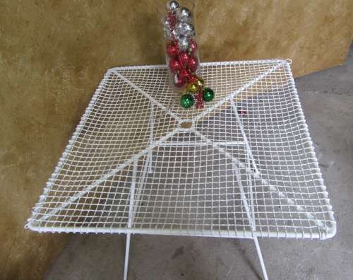 A FANTASTIC VINTAGE WIRE FOUR SEATER TABLE - STUNNING GARDEN FURNITURE