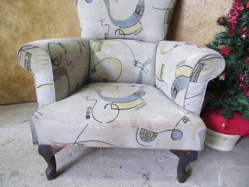A STYLISH LARGE WING BACK CHAIR RESTING - STUNNING QUEEN ANN LEGS RECOVER IN YOUR CHOICE OF FABRIC
