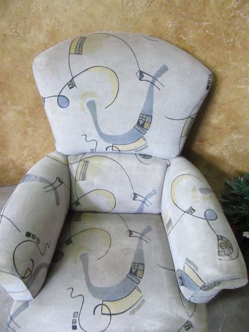A STYLISH LARGE WING BACK CHAIR RESTING - STUNNING QUEEN ANN LEGS RECOVER IN YOUR CHOICE OF FABRIC