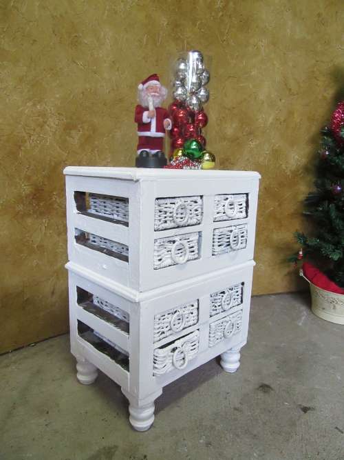 A MARVELOUS 8 DRAWER CHABBY CHIC UNIT PERFECT FOR BATHROOM OR ON TOP OF KITCHEN CUPBOARD