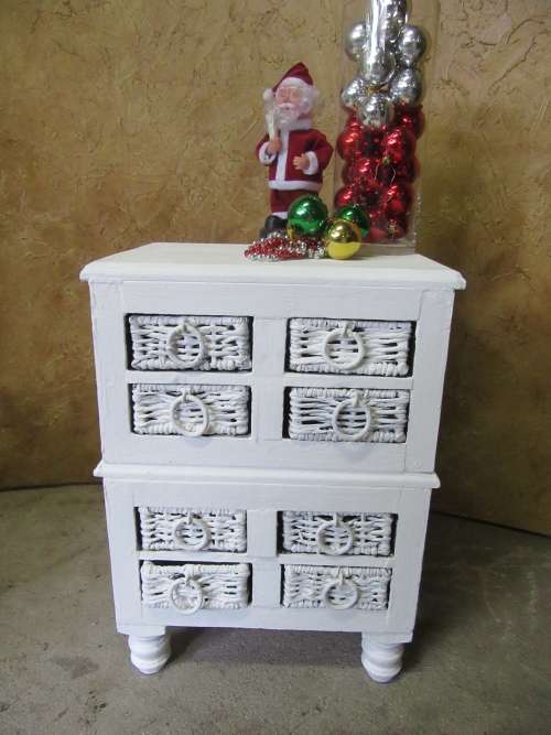 A MARVELOUS 8 DRAWER CHABBY CHIC UNIT PERFECT FOR BATHROOM OR ON TOP OF KITCHEN CUPBOARD