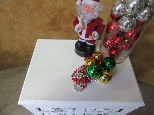 A MARVELOUS 8 DRAWER CHABBY CHIC UNIT PERFECT FOR BATHROOM OR ON TOP OF KITCHEN CUPBOARD