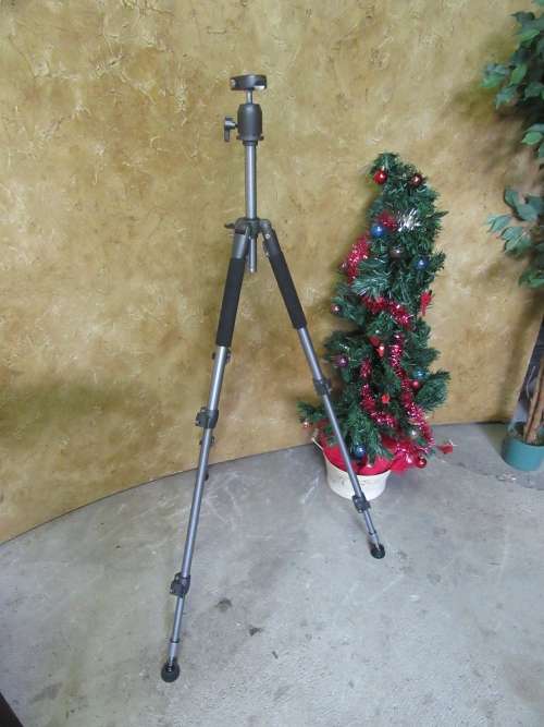 Hähnels Triad 80 is an all-aluminium 3-section professional standard tripod