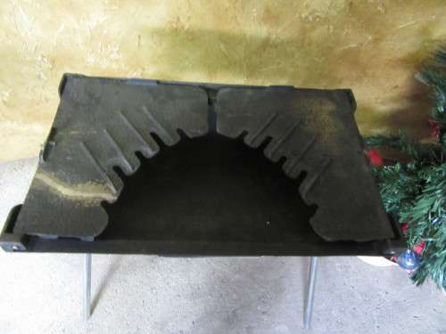 A FANTASTIC HIGH QUALITY FOLD UP BRAAI WITH A LITTLE ROTISSERIE