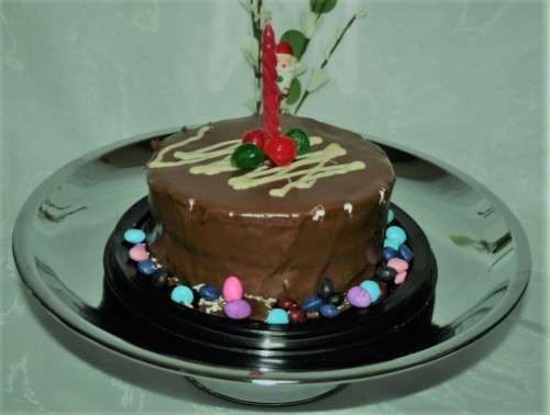 A VERY STYLISH SILVER METAL CAKE OR FRUIT STAND OR SERVE A FANCY SALAD