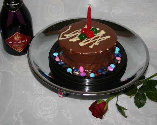 A VERY STYLISH SILVER METAL CAKE OR FRUIT STAND OR SERVE A FANCY SALAD