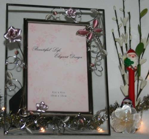 WOW  A STYLISH DETAILED PHOTO FRAME - ELEGANT - STUNNING FOR A LITTLE GIRLS ROOM OR THAT SPECIAL PIC