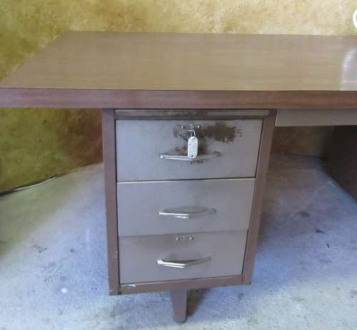 A FANTASTIC SIX DRAWER VINTAGE DESK - ENJOY THE VINTAGE LOOK OR VINAGE IT WITH  PAINT TECNIQ