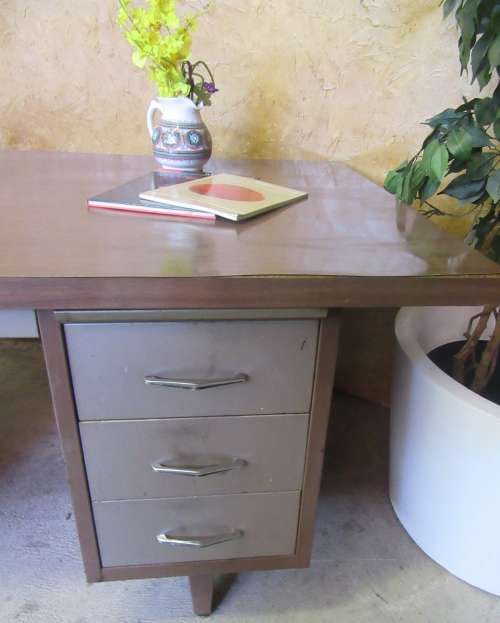 A FANTASTIC SIX DRAWER VINTAGE DESK - ENJOY THE VINTAGE LOOK OR VINAGE IT WITH  PAINT TECNIQ