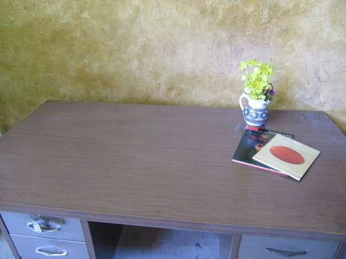 A FANTASTIC SIX DRAWER VINTAGE DESK - ENJOY THE VINTAGE LOOK OR VINAGE IT WITH  PAINT TECNIQ