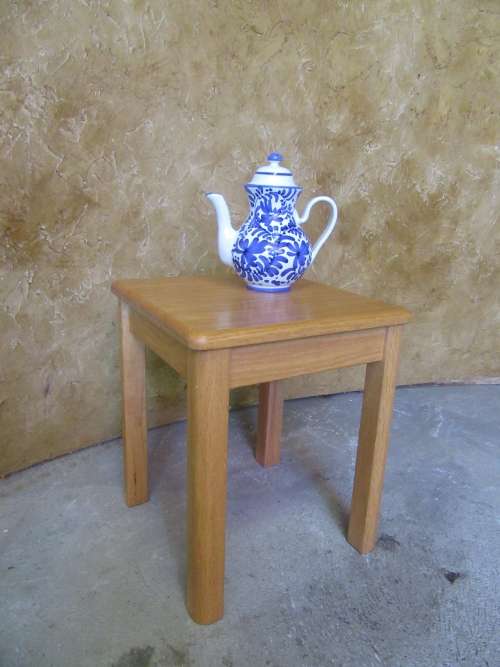 A GORGEOUS SQUARE SIDE OR WINE TABLE IN GOOD CLEAN CONDITION