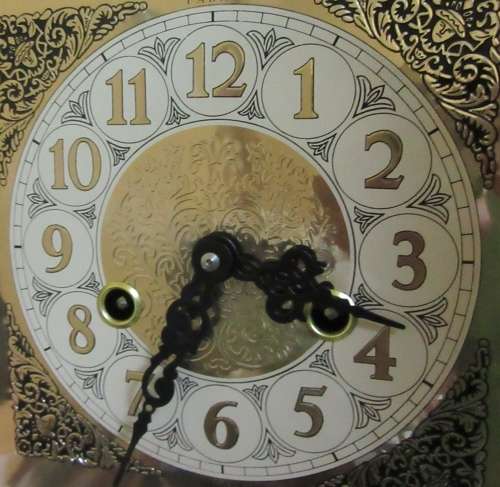 AN EXQUISITE FARAH 31 DAY WALL CLOCKS WITH THE MOST BEAUTIFUL CASE CHIME ON HOUR AND ON HALF HOUR