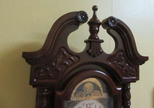 AN EXQUISITE FARAH 31 DAY WALL CLOCKS WITH THE MOST BEAUTIFUL CASE CHIME ON HOUR AND ON HALF HOUR