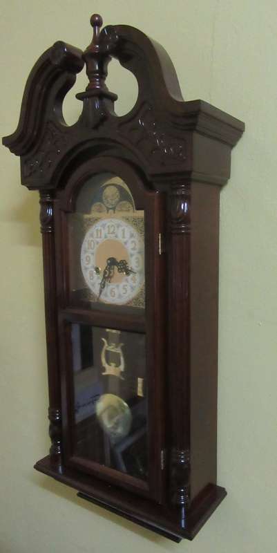 AN EXQUISITE FARAH 31 DAY WALL CLOCKS WITH THE MOST BEAUTIFUL CASE CHIME ON HOUR AND ON HALF HOUR
