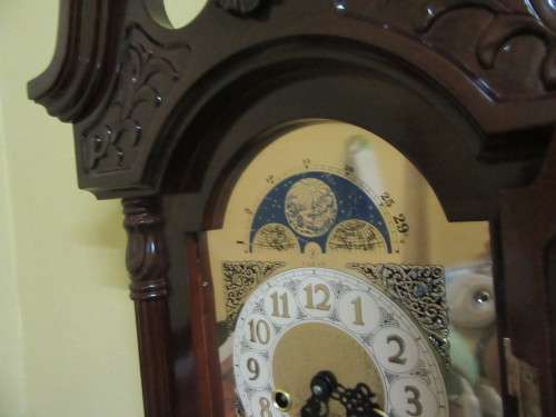 AN EXQUISITE FARAH 31 DAY WALL CLOCKS WITH THE MOST BEAUTIFUL CASE CHIME ON HOUR AND ON HALF HOUR