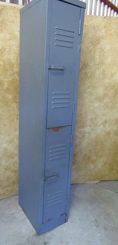 A AWESOME STEEL LOCKER. VERY HANDY AND AWESOME. GREAT FOR GARAGE STORAGE! OR THAT INDUSTRIAL LOOK