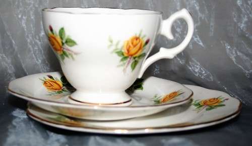 A Stylish Vintage Queen Anne England Yellow Rose Flower Bouquet Gold Trim Teacup Saucer Set