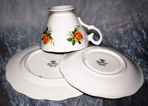 A Stylish Vintage Queen Anne England Yellow Rose Flower Bouquet Gold Trim Teacup Saucer Set