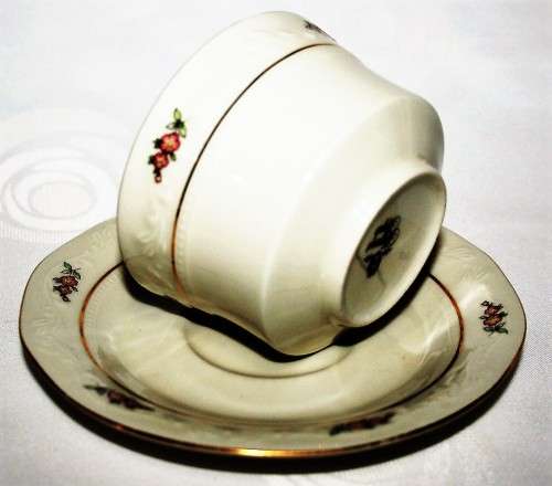 TWO GORGEOUS HUGUENOT ROYALE TEA CUPS AND SAUCERS FINE CHINA BID PER EACH