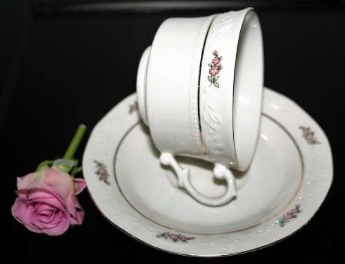 TWO GORGEOUS HUGUENOT ROYALE TEA CUPS AND SAUCERS FINE CHINA BID PER EACH