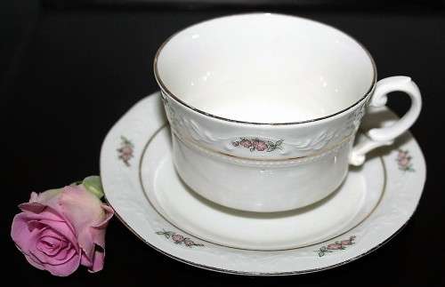 TWO GORGEOUS HUGUENOT ROYALE TEA CUPS AND SAUCERS FINE CHINA BID PER EACH
