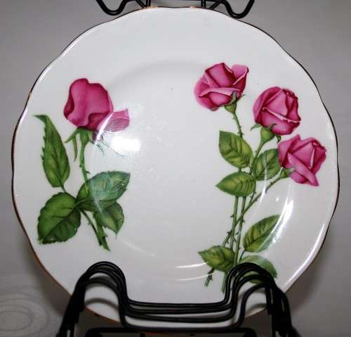 A GORGEOUS ROYAL STANDARD SIDE PLATE WITH  RED ROSES FINE BONE CHINA ENGLAND