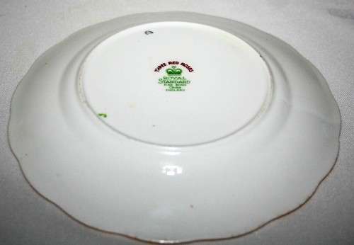 A GORGEOUS ROYAL STANDARD SIDE PLATE WITH  RED ROSES FINE BONE CHINA ENGLAND
