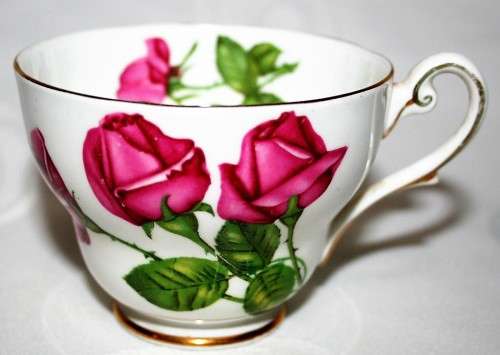 FOR SPARES ROYAL STANDARD TEA CUP WITH  RED ROSES FINE BONE CHINA ENGLAND