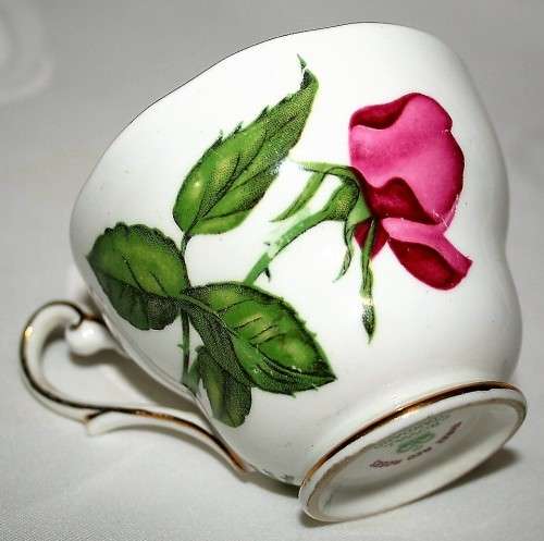 FOR SPARES ROYAL STANDARD TEA CUP WITH  RED ROSES FINE BONE CHINA ENGLAND