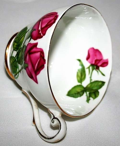 FOR SPARES ROYAL STANDARD TEA CUP WITH  RED ROSES FINE BONE CHINA ENGLAND