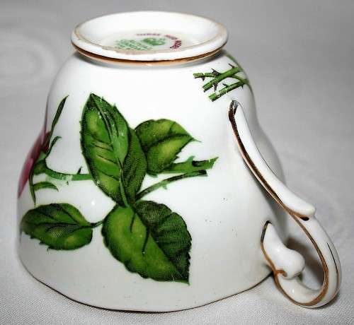 FOR SPARES ROYAL STANDARD TEA CUP WITH  RED ROSES FINE BONE CHINA ENGLAND