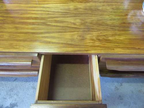A MARVELOUS RETRO VINTAGE DRESSING TABLE WITH 5 DRAWERS TURN IN MIRRORS INCLUDING A STOEL - RETRO