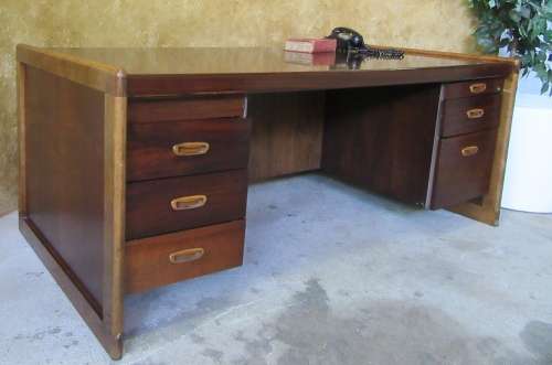 A LARGE EXECUTIVE DESK - WITH SIX DRAWERS - WILL BE FANTASTIC TO WORK AT THIS DESK -