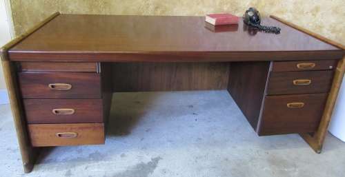 A LARGE EXECUTIVE DESK - WITH SIX DRAWERS - WILL BE FANTASTIC TO WORK AT THIS DESK -